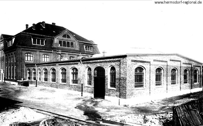 1913 Altes Versuchsfeld (linkes Gebäudeteil - heute Teil des Stadthauses) mit mech. Prüflabor links. Weiter siehe 1927.